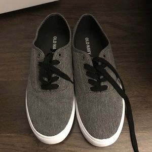 Old Navy Men’s Gray Sneakers Size 9